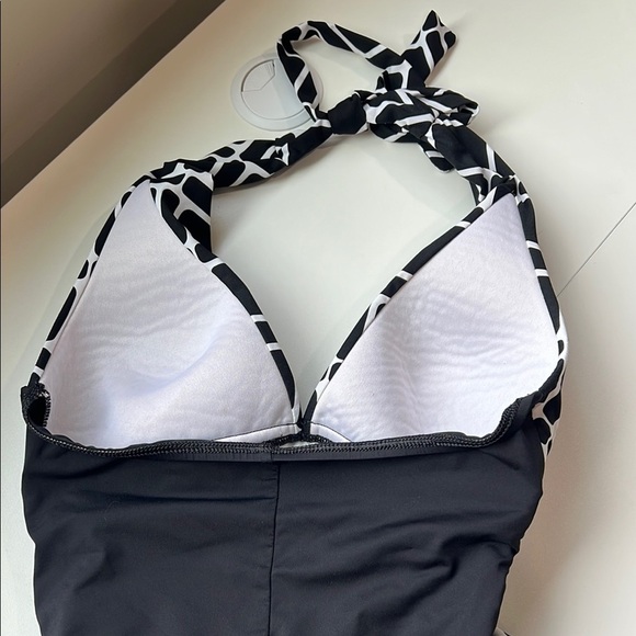 La Blanca One Piece Black and White Halter Swimsuit 4 - Picture 4 of 8